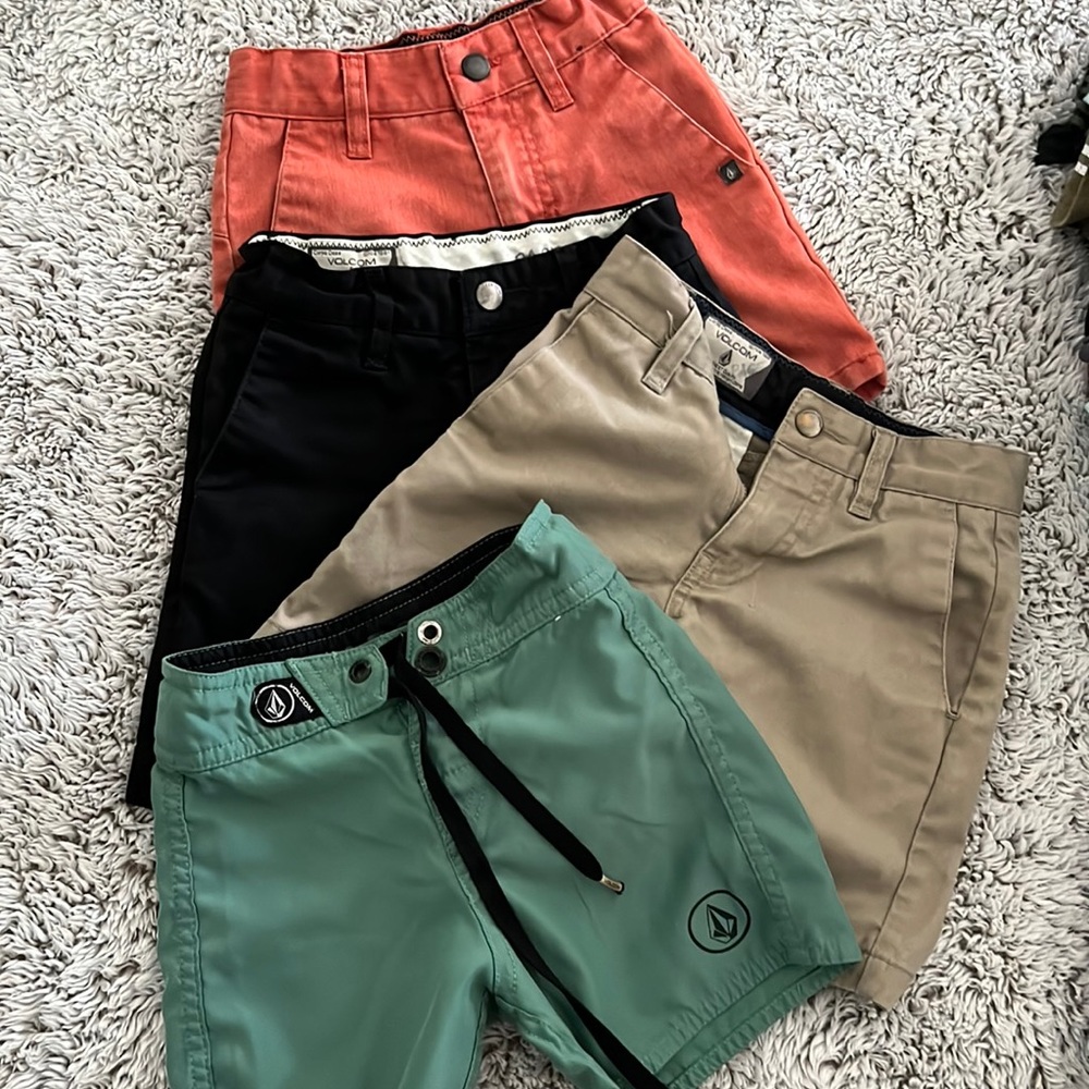 Volcom boys lot.